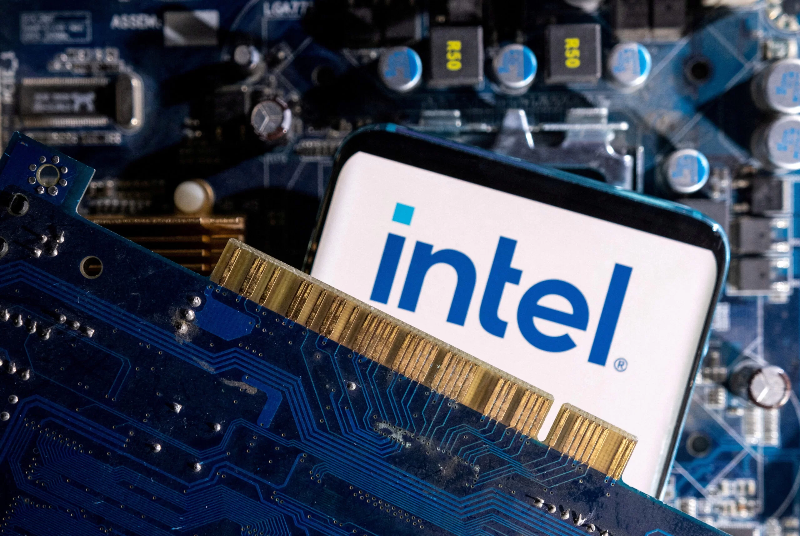 Intel：cpuからAiチップへ